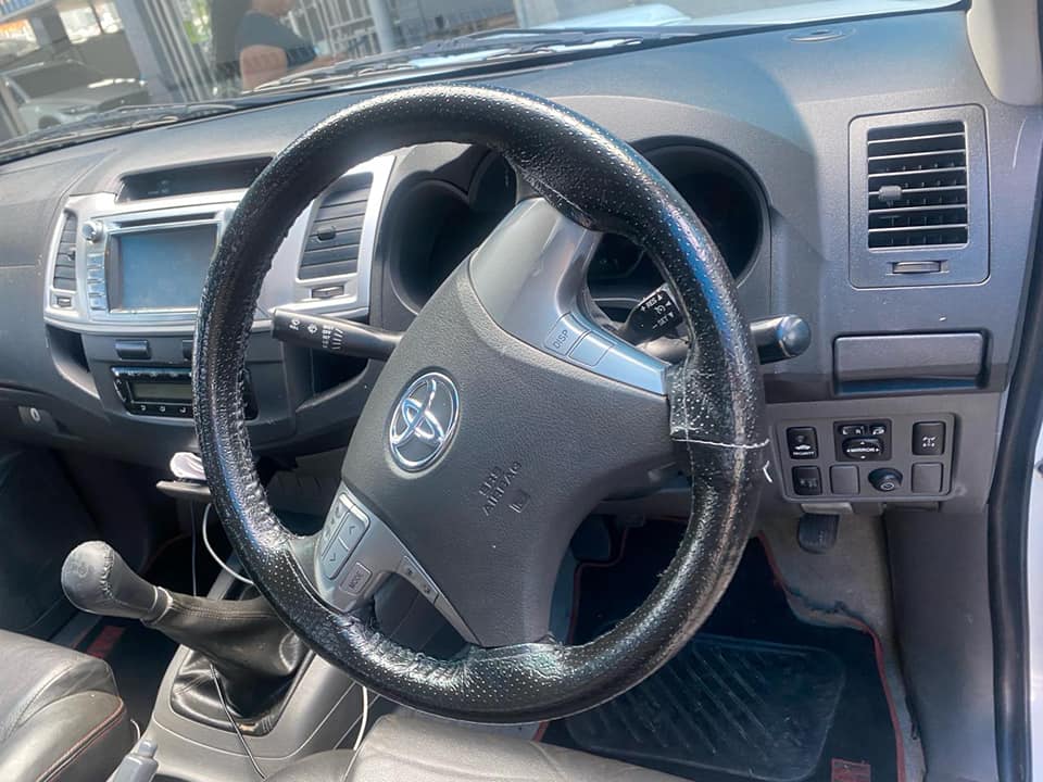 2005 TOYOTA HILUX DOUBLE CAB 3.0 D4D MANUAL