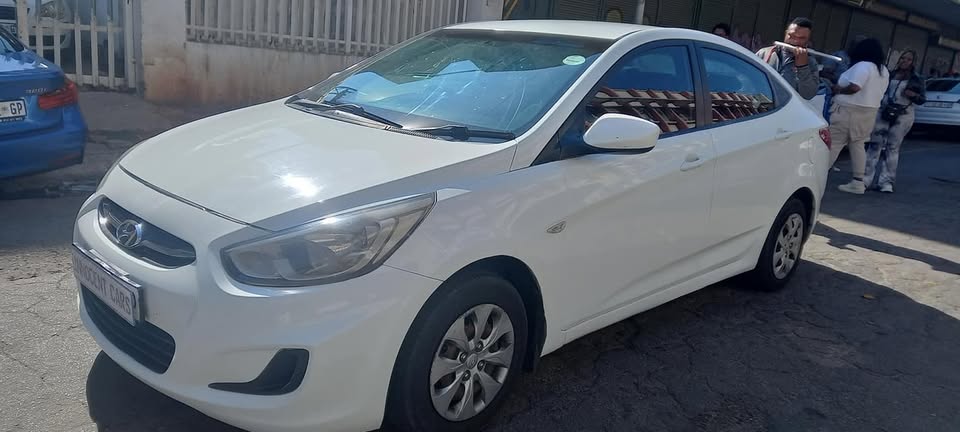 2015 HYUNDAI ACCENT 1.6 PETROL MANUAL TRANSMISSION, WHITE COLOUR, MILEAGE 97000KM