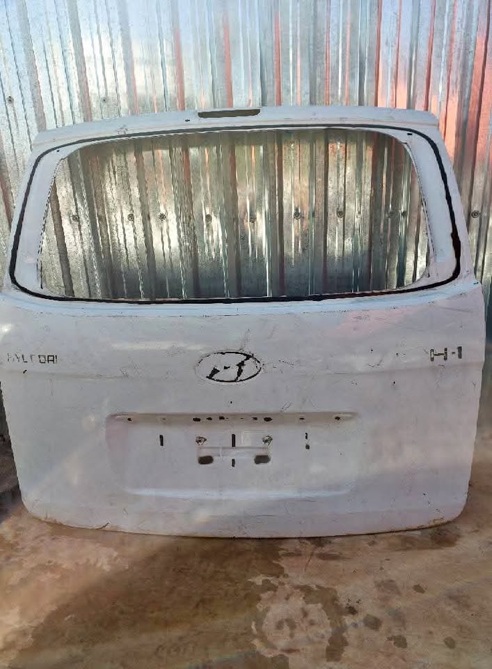 Hyundai H1 Bootlid