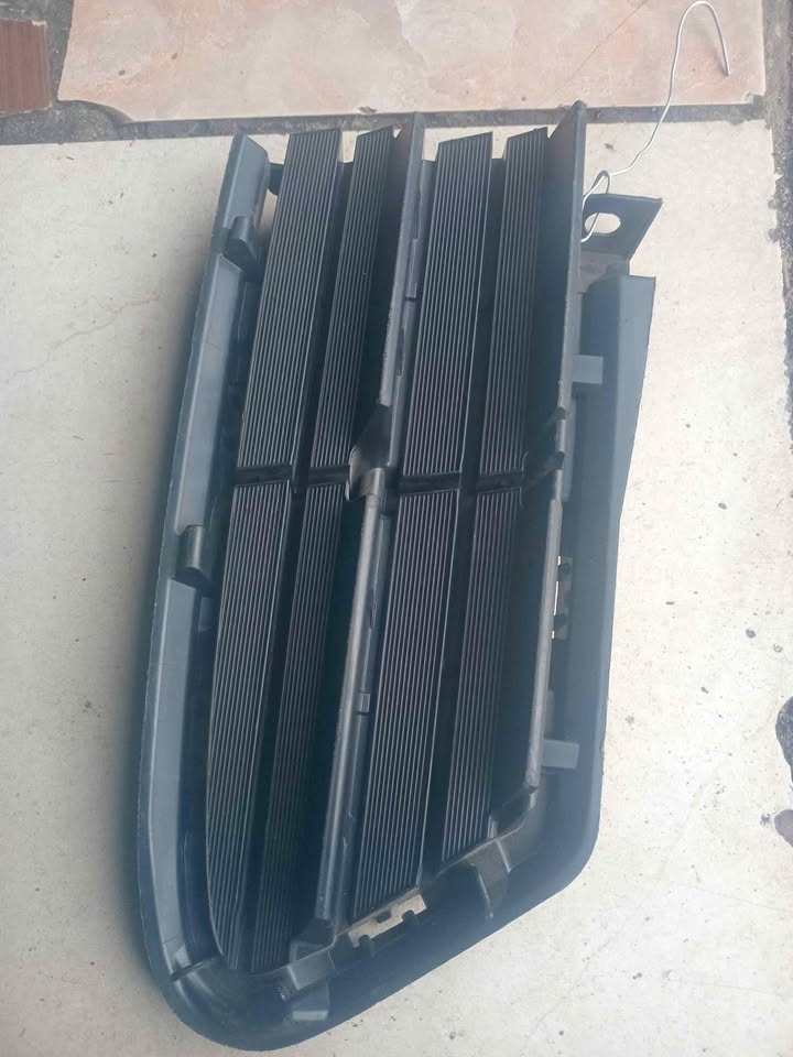 7251J Toyota RAV Grill radiator lower left side - Private Seller 7251J Toyota RAV Grill radiator lower left side - Private Seller