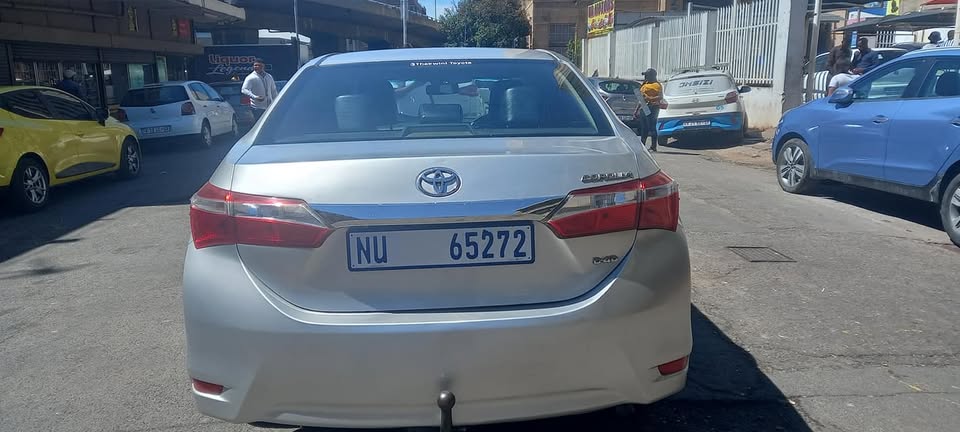 2017 TOYOTA COROLLA PRESTIGE 1.4 D4D DIESEL, MANUAL TRANSMISSION, SILVER COLOUR