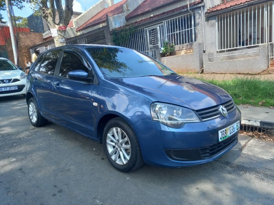 2017 VW Polo Vivo Hatchback, 1.4 Petrol, Manual, Blue, 95000kms Service book.