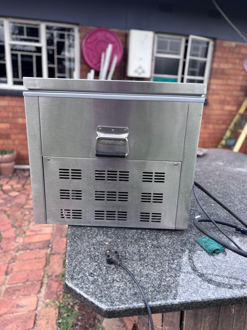 90L Campmaster camping fridge freezer | Junk Mail Marketplace
