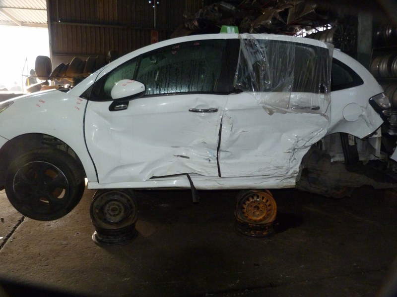 STRIPPING Citroen C3 1.6 VTi Seduction AT - 2015 - Private Seller STRIPPING Citroen C3 1.6 VTi Seduction AT - 2015 - Private Seller
