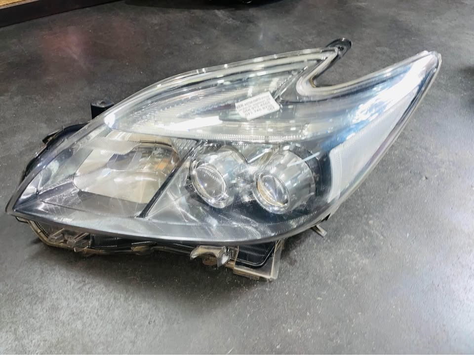 Toyota Prius headlight - Private Seller Toyota Prius headlight - Private Seller