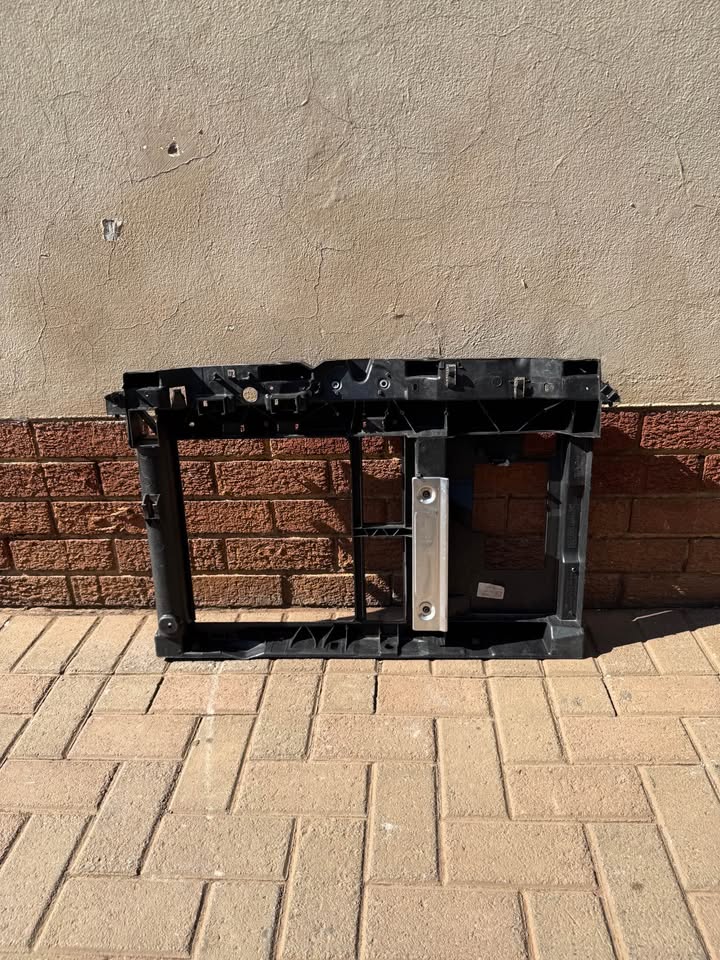 Citroen C3 Radiator Cradle - Private Seller Citroen C3 Radiator Cradle - Private Seller