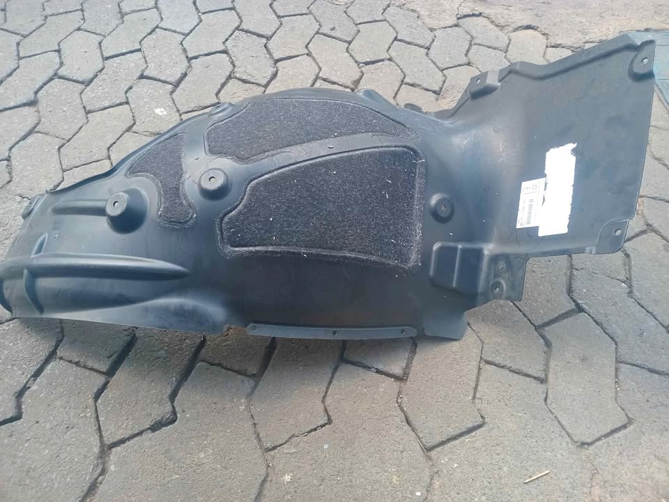 BMW 3 G20 330i 2019 LHD Front Left Wheel Arch Liner Housing 7340927 14564035 - Private Seller BMW 3 G20 330i 2019 LHD Front Left Wheel Arch Liner Housing 7340927 14564035 - Private Seller