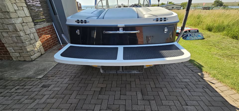 21ft Tige Wake Boat