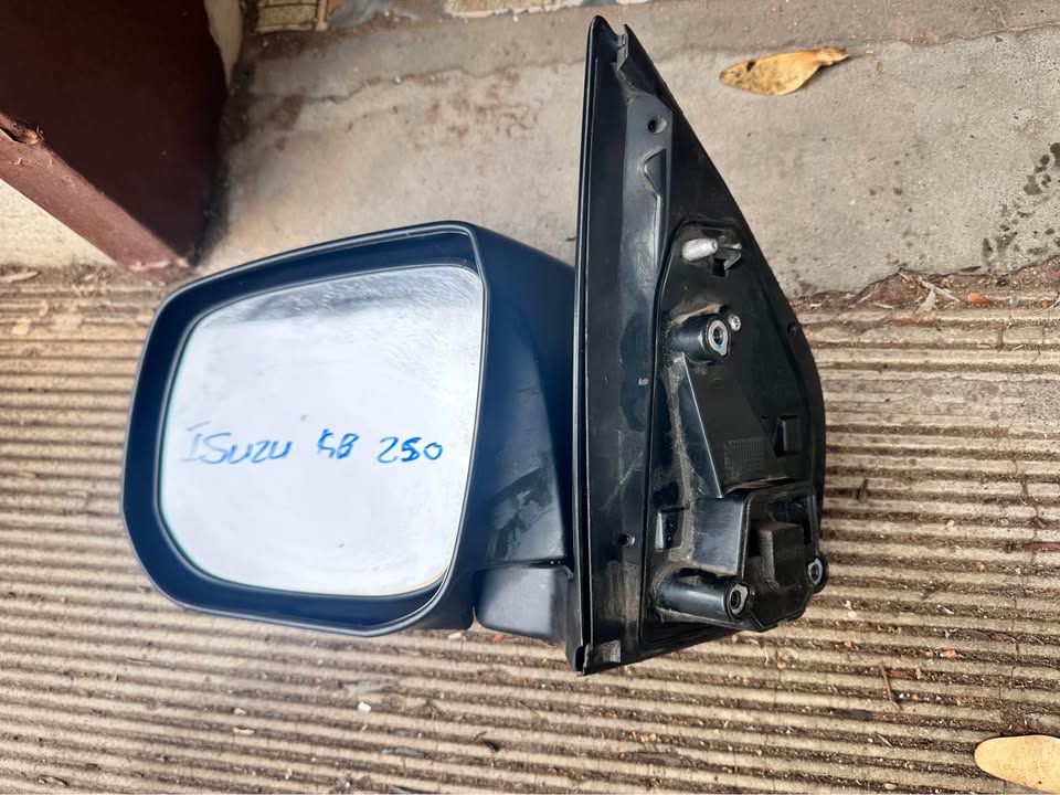 Isuzu kb 250 left side mirror - Private Seller Isuzu kb 250 left side mirror - Private Seller