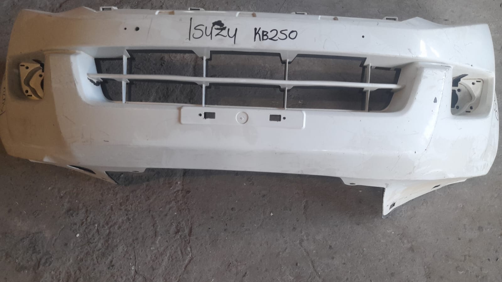 ISUZU KB250 FRONT BUMPER - Private Seller ISUZU KB250 FRONT BUMPER - Private Seller