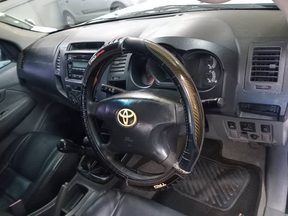 2010 Toyota Hilux 2.5 D-4D SRX Double cab 4x4 Manual, Diesel, White  96000km