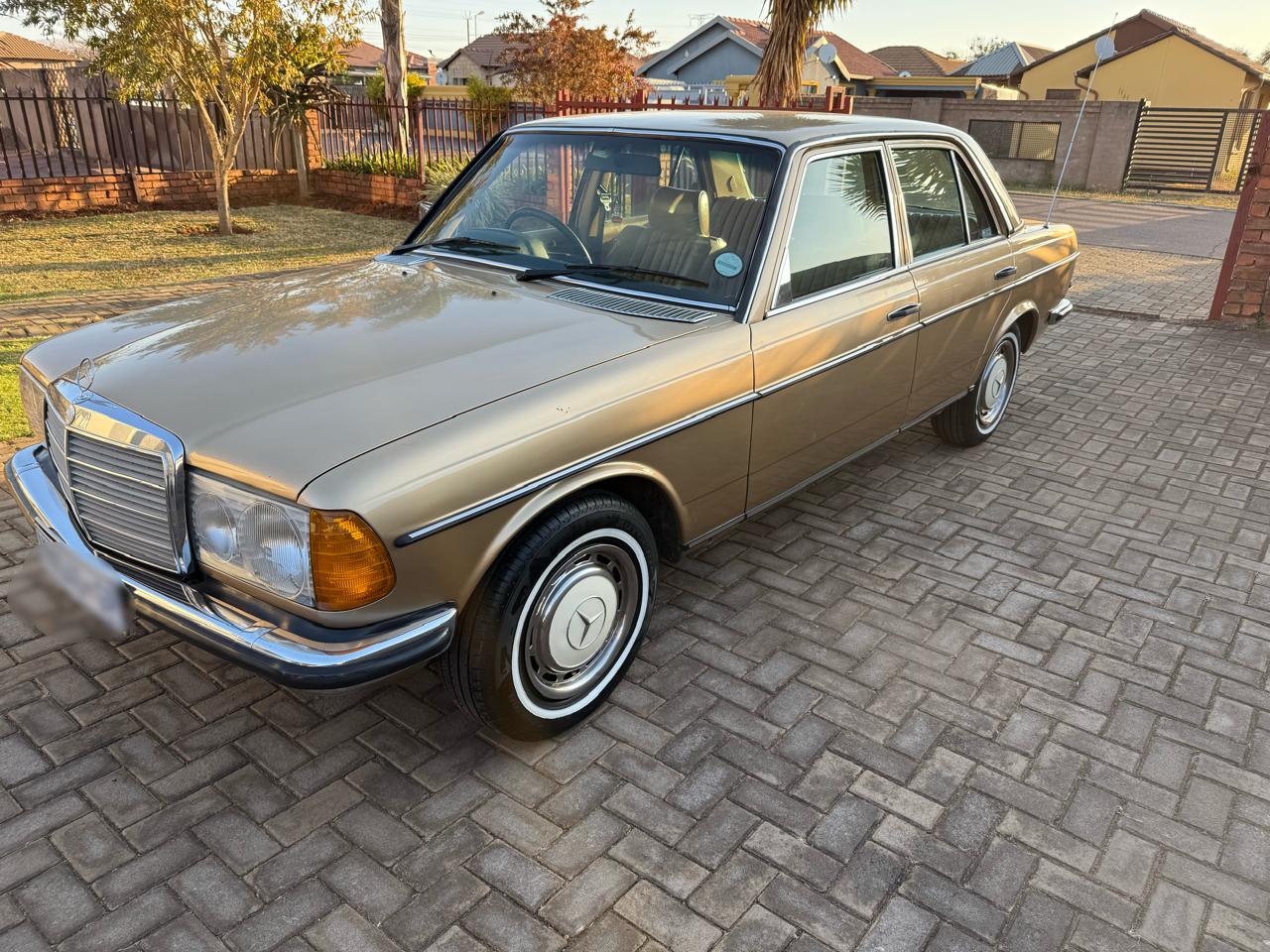 Mercedes Benz w123 200