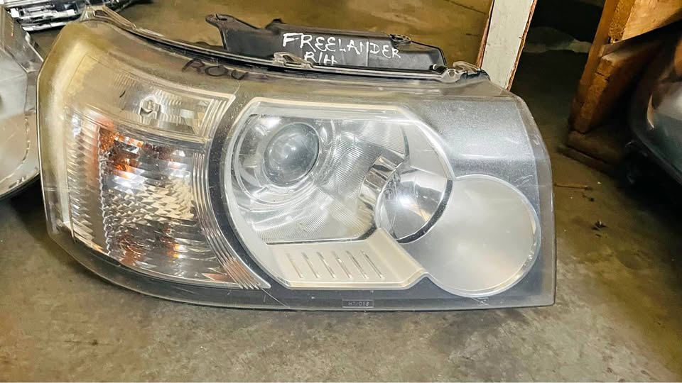 Land Rover Freelander 2 headlight - Private Seller Land Rover Freelander 2 headlight - Private Seller