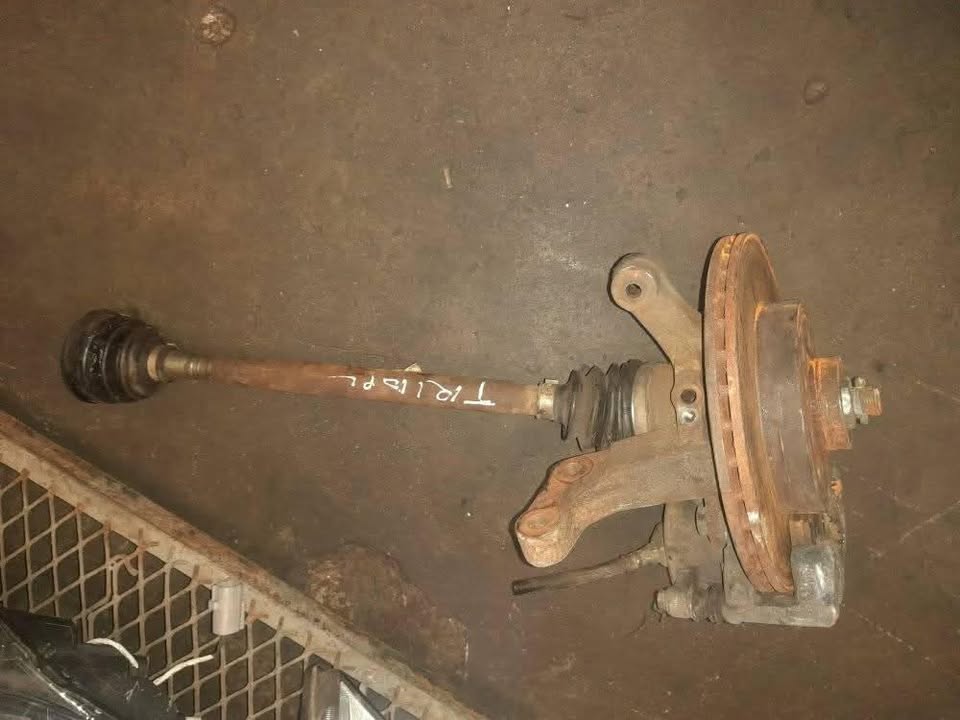 RENAULT TRIBER LEFT HUB & DRIVE SHAFT - Private Seller RENAULT TRIBER LEFT HUB & DRIVE SHAFT - Private Seller