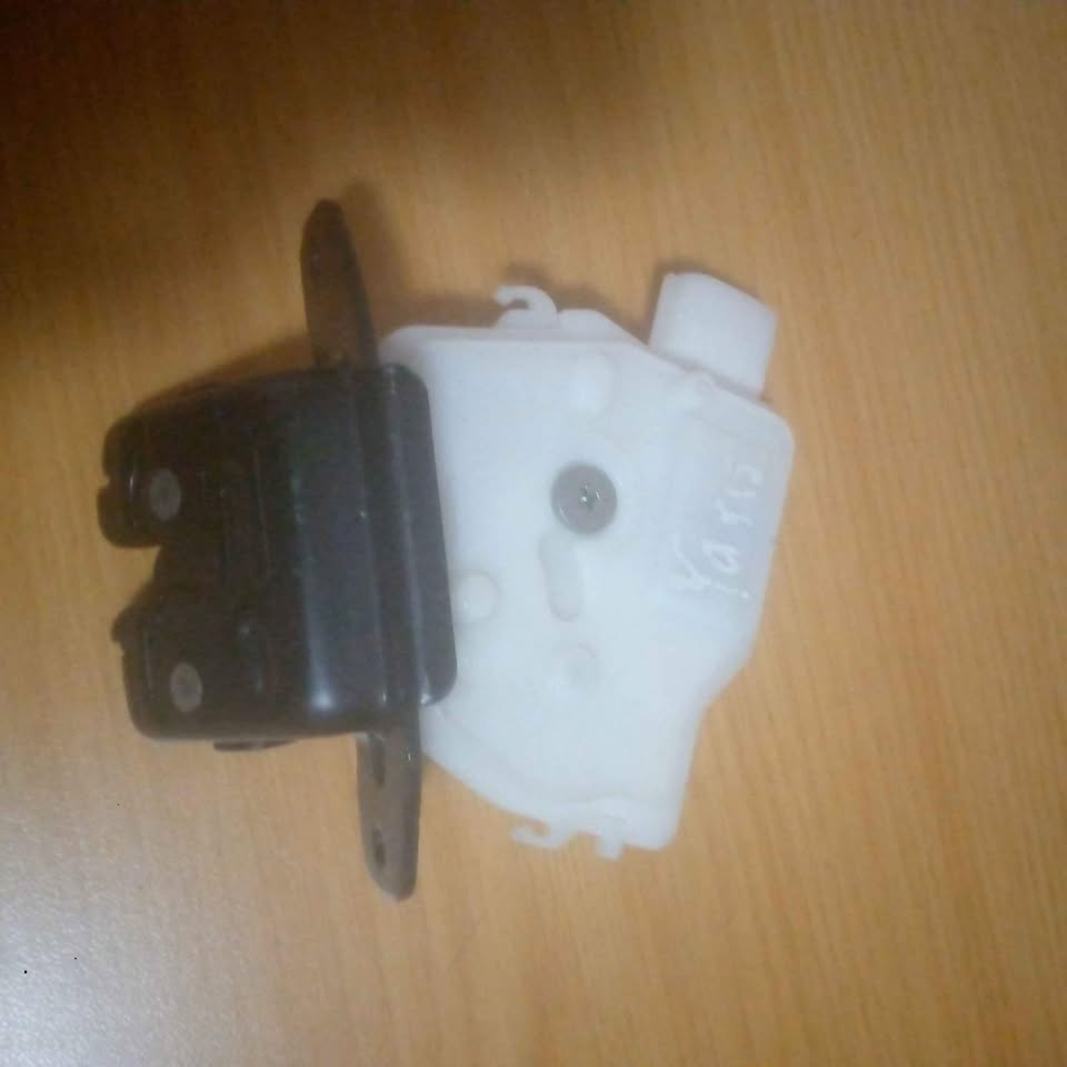 Toyota Yaris new shape boot lock - Private Seller