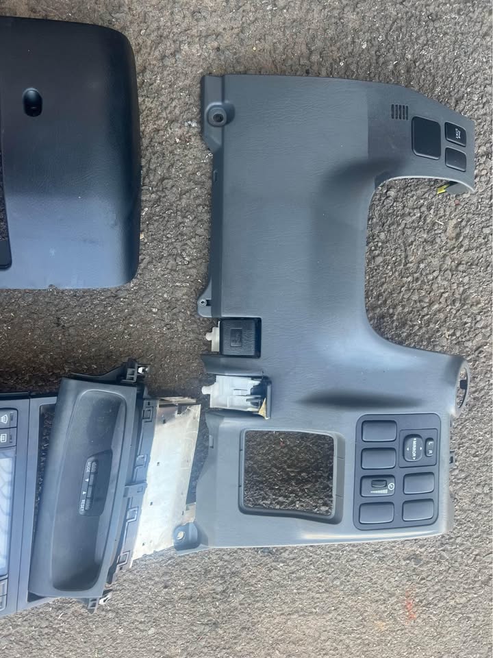 Toyota Landcruiser Prado 120 interior accessories call or whatsapp  or - Private Seller