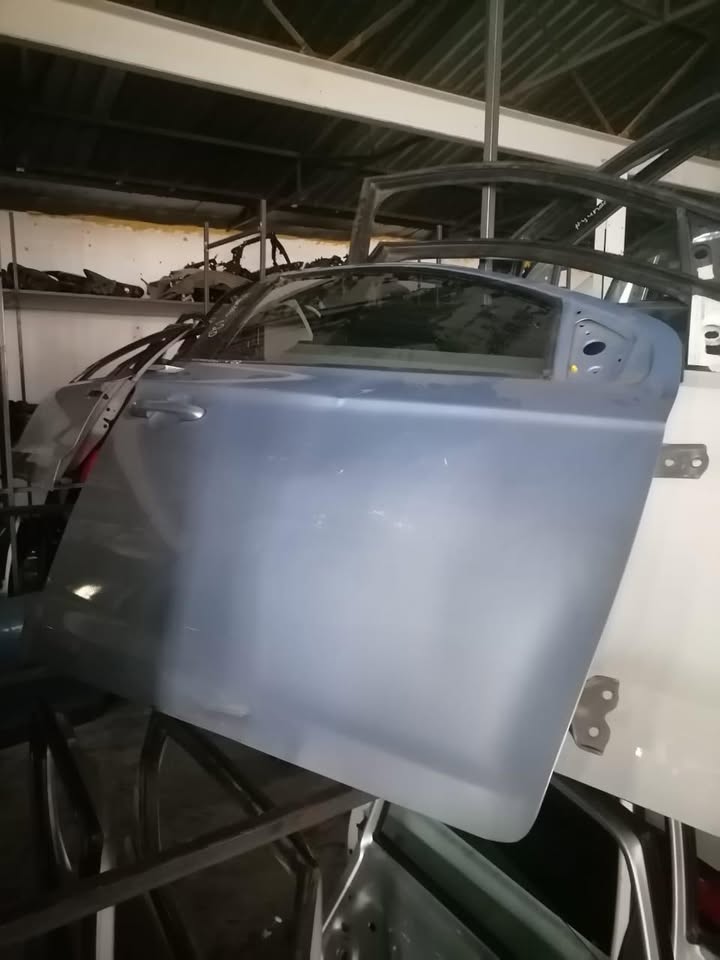 HYUNDAI i20 RIGHT FRONR DOOR AVAILABLE - Private Seller