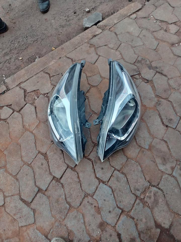 KIA RIO SEDAN HEADLIGHTS AVAILABLE - Private Seller KIA RIO SEDAN HEADLIGHTS AVAILABLE - Private Seller