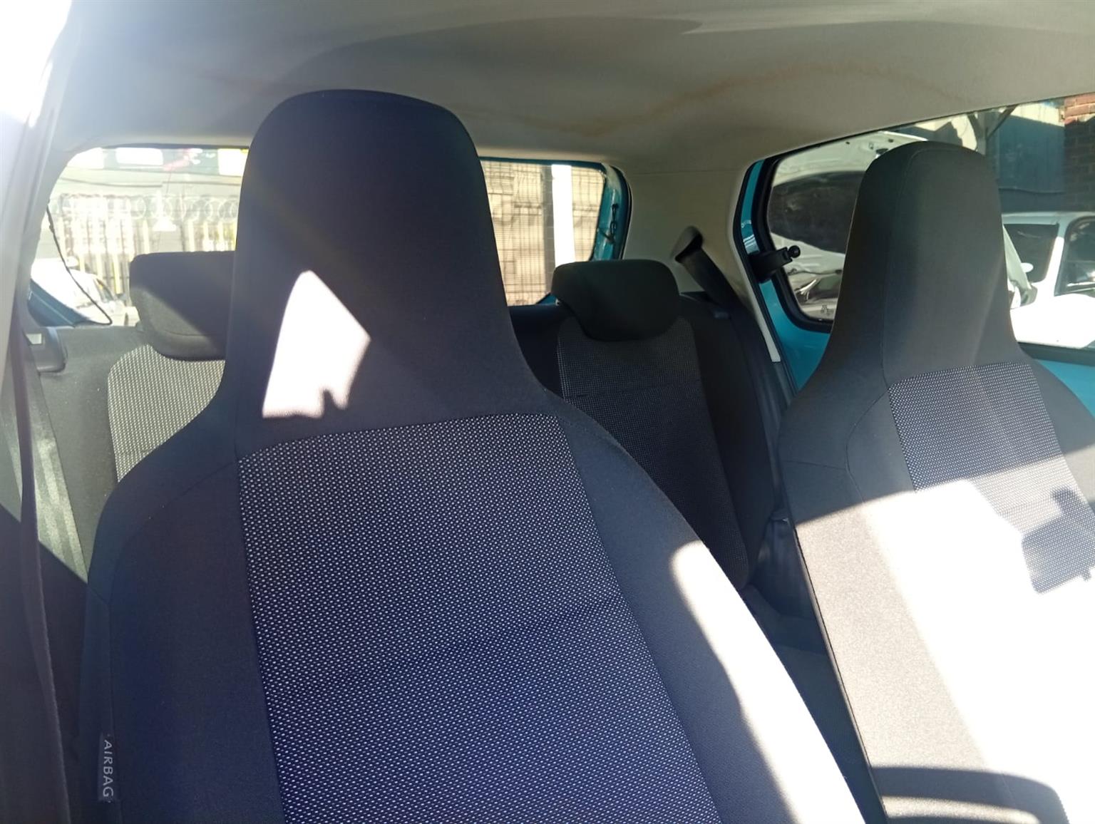 2020 Volkswagen up! Move up! 5-Door 1.0 Hatch 4,6 /100km Manual 114,000km Cloth