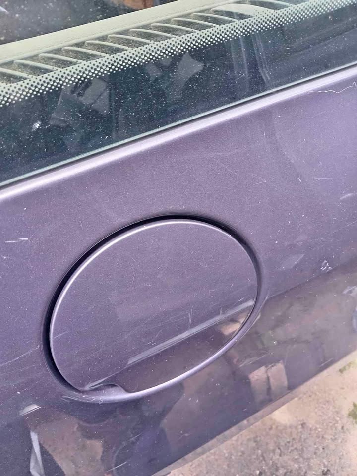 Peugeot 307 station wagon petrol flap - Private Seller Peugeot 307 station wagon petrol flap - Private Seller