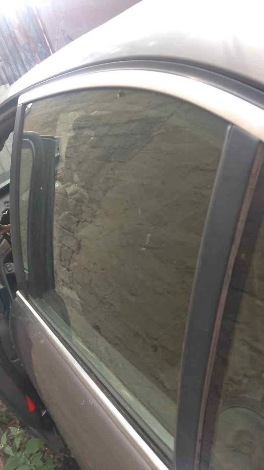 BMW 528i E39 LR door glass - Private Seller BMW 528i E39 LR door glass - Private Seller