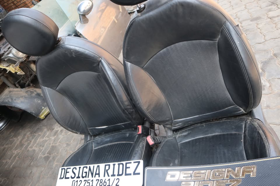 MINI COOPER R57 CLUBMAN FRONT SEATS - Private Seller MINI COOPER R57 CLUBMAN FRONT SEATS - Private Seller