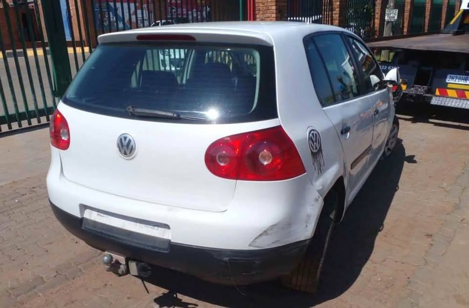 2005 VW golf 5 2i petrol stripping for parts my number WhatsApp or cell