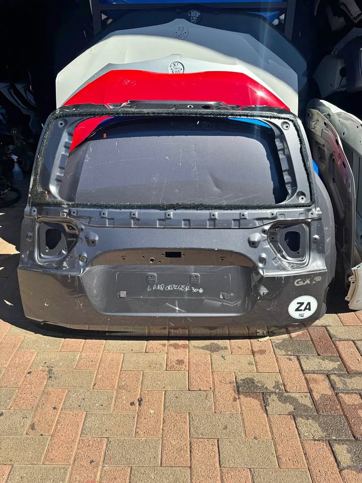 Toyota Land Cruiser 300 Boot Tailgate Door - Private Seller Toyota Land Cruiser 300 Boot Tailgate Door - Private Seller