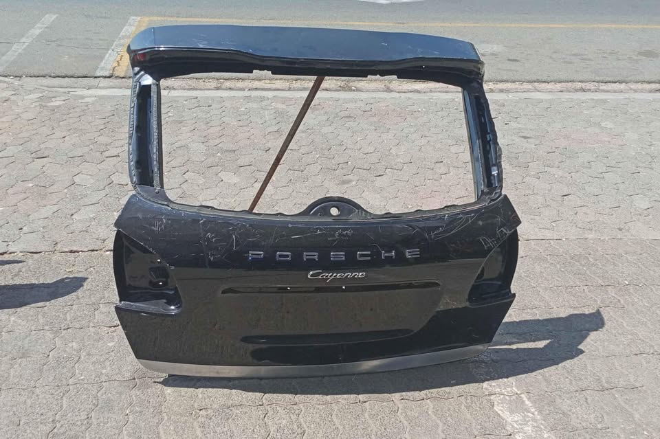PORSCHE CAYENNE TAILGATE - Private Seller