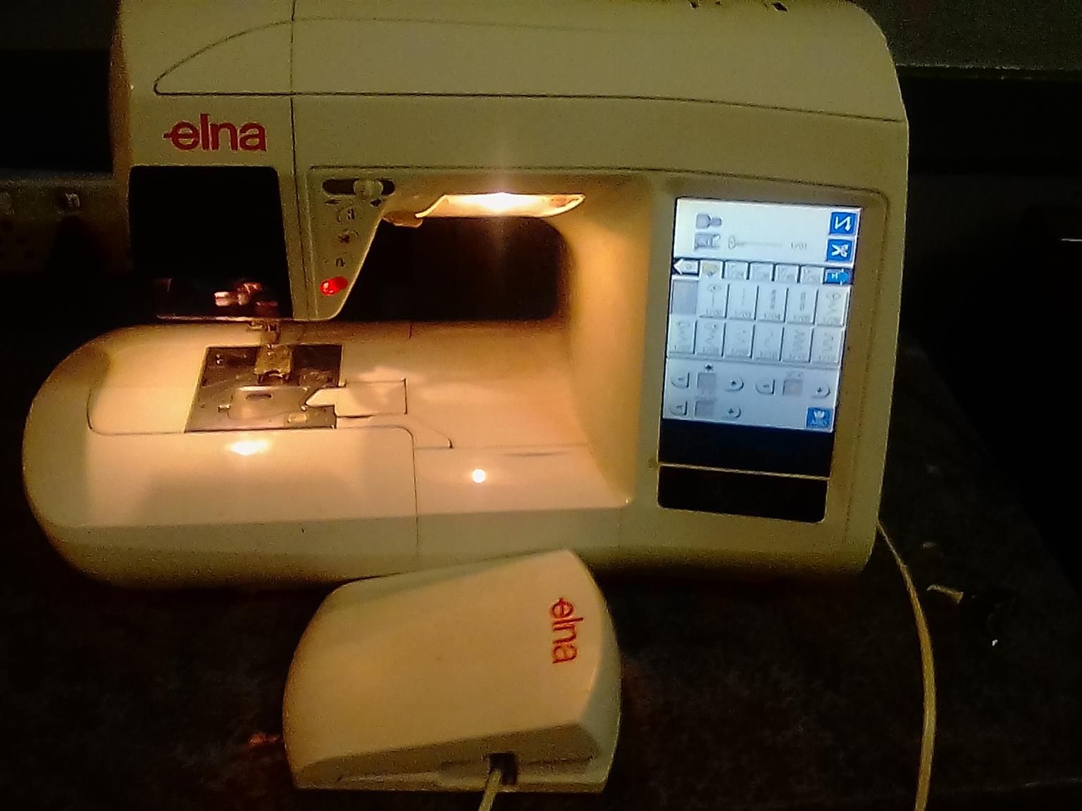 Elna Xuist ii Embroidery Machine
