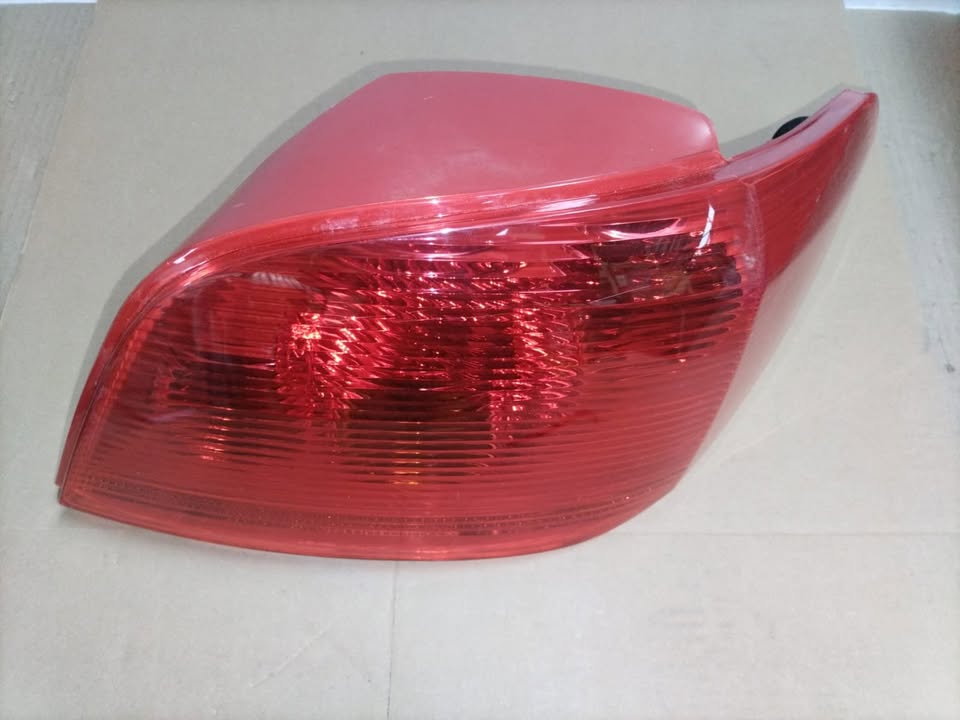 PEUGEOT 307 HATCH BACK RIGHT REAR TAIL FROM 2000-09 FOR SALE - Private Seller