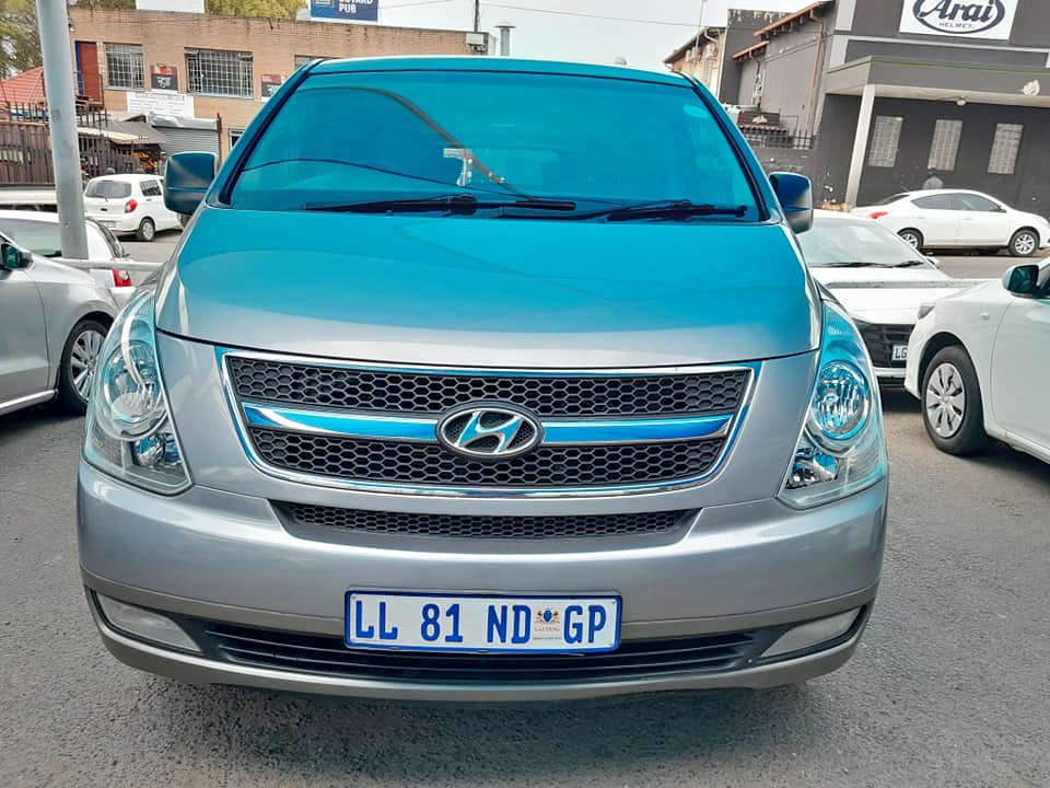 2011 HYUNDAI H1 2.5 AUTOMATIC 2011 HYUNDAI H1 2.5 AUTOMATIC