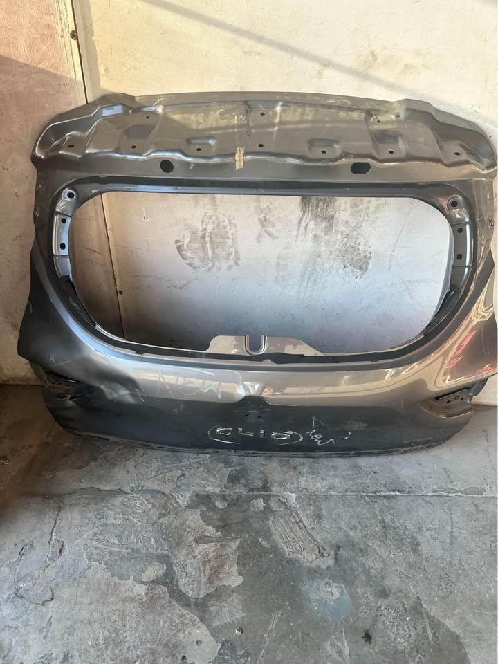 Renault Clio 4 tailgate/bootlid - Private Seller Renault Clio 4 tailgate/bootlid - Private Seller