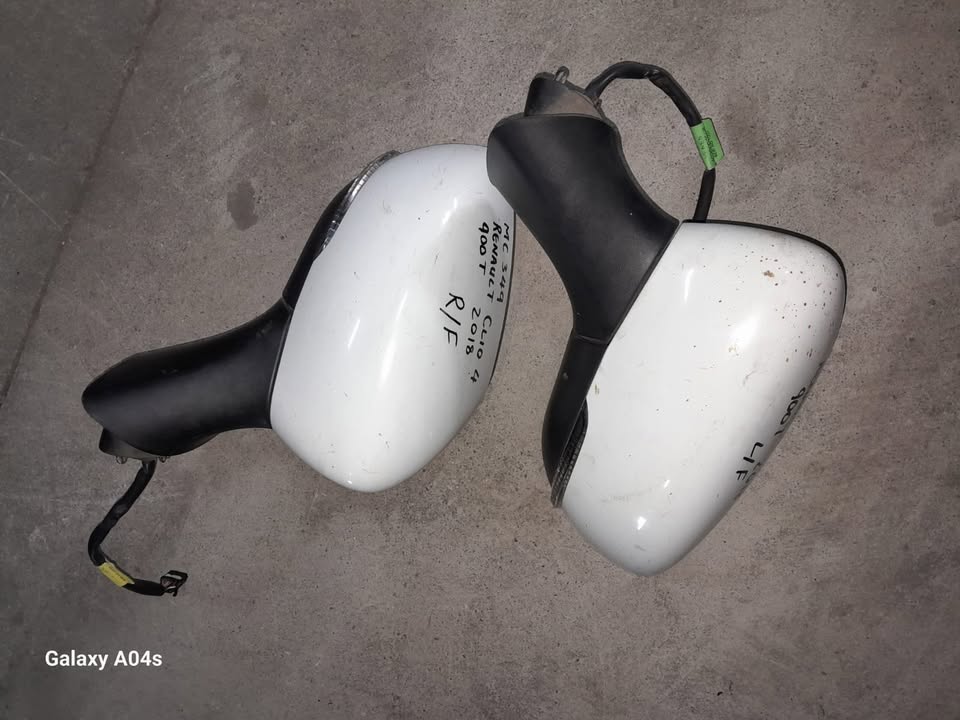 RENAULT CLIO 4 900T 2018 MODEL BOTH SIDE MIRRORS FOR SALE - Private Seller RENAULT CLIO 4 900T 2018 MODEL BOTH SIDE MIRRORS FOR SALE - Private Seller