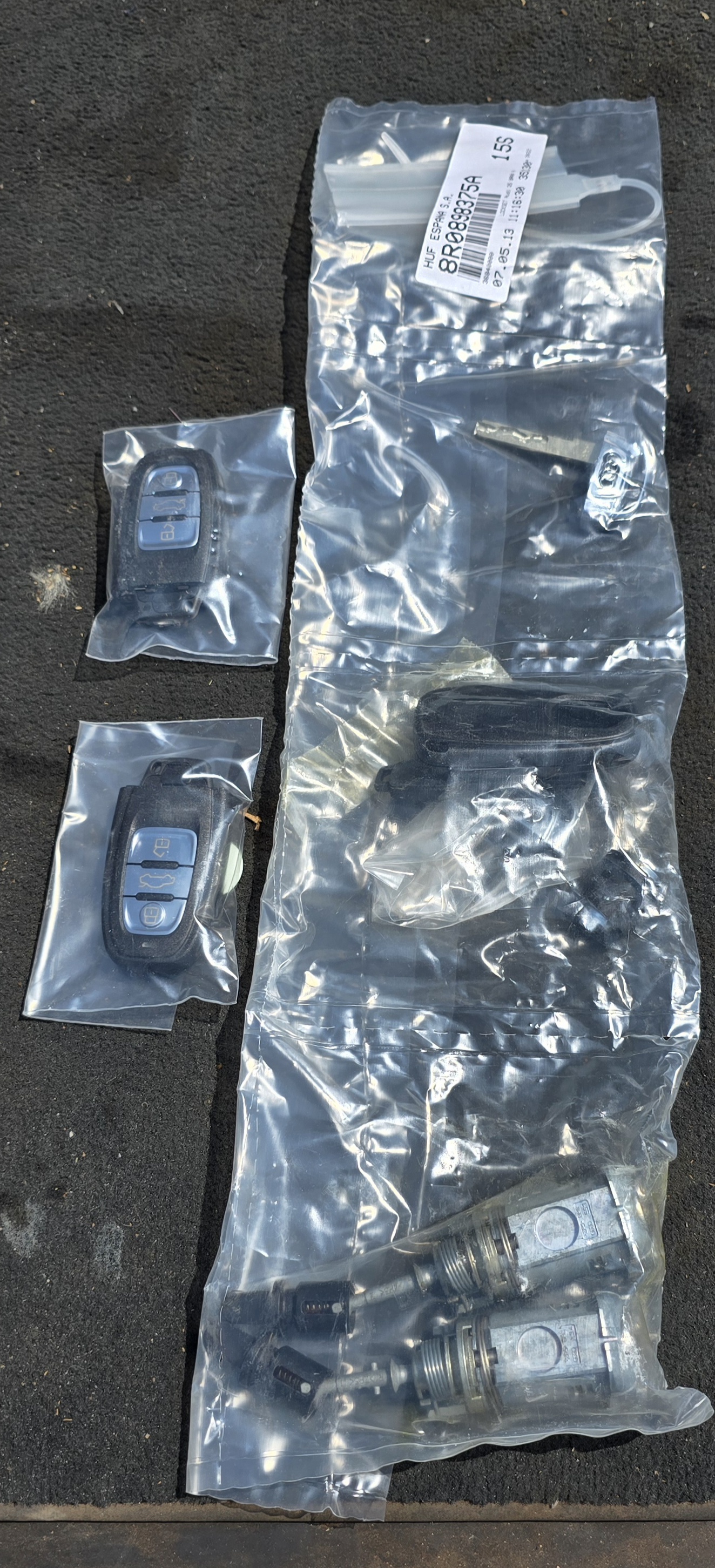 new stock arrivals  ignition key set  audi q5 2016-  8R0 898 374 M  TKE - Private Seller