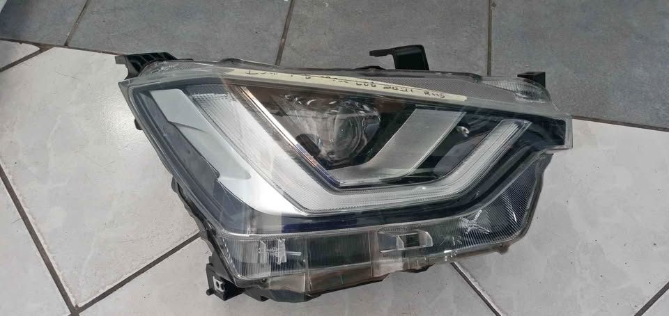 ISUZU D-MAX 2021 LED HEADLIGHT RHS - Private Seller