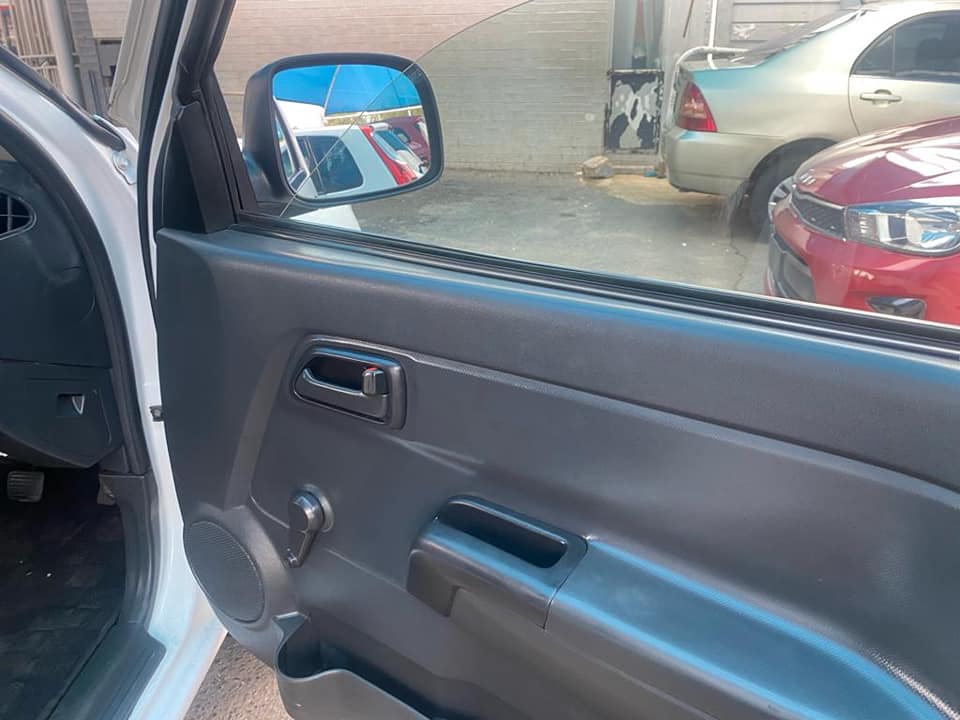 2010 ISUZU KB240 2.4 MANUAL WITH CANOPY