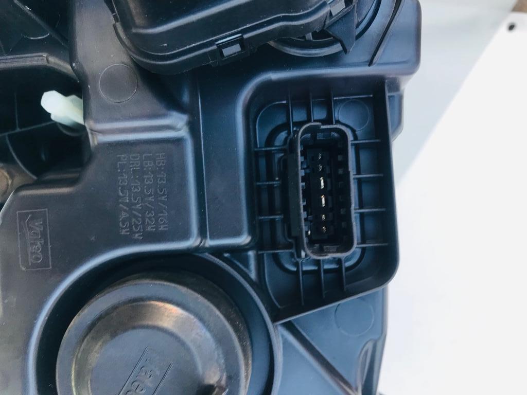 Renault Koleos LED pure vision right side remaining headlights - Private Seller Renault Koleos LED pure vision right side remaining headlights - Private Seller