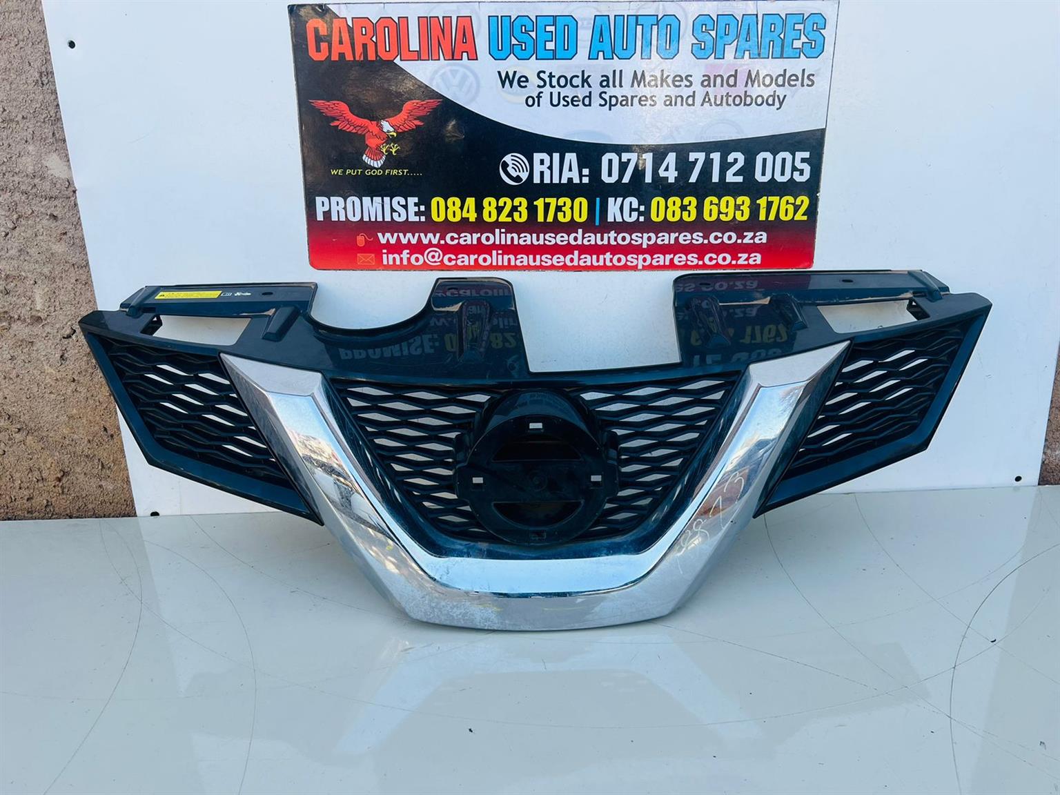Nissan X-trail front bumper grill with chrome trimming (2014-2017) - Private Seller