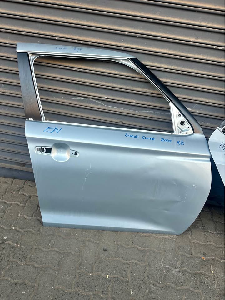 2025 Suzuki swift right front door - Private Seller 2025 Suzuki swift right front door - Private Seller