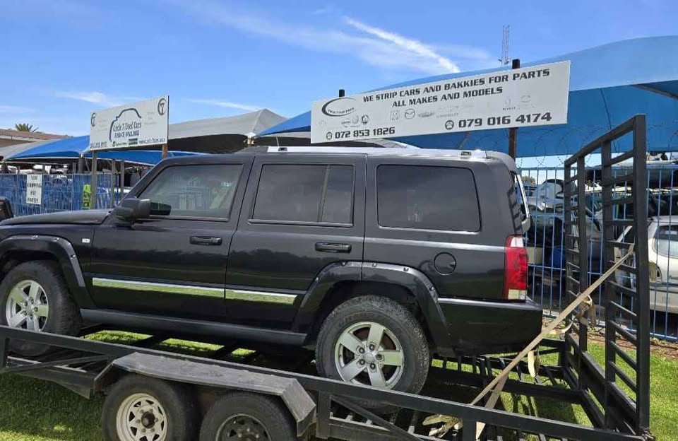 JEEP COMMANDER 3.0 V6 STRIPPING FOR SPARES CALL OR WHATSAPP  OR - Private Seller