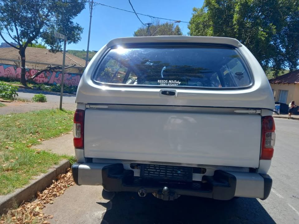 2007 ISUZU KB250 SINGLE CAB, MANUAL TRANSMISSION, WHITE COLOR, MILEAGE 148000KMS,
