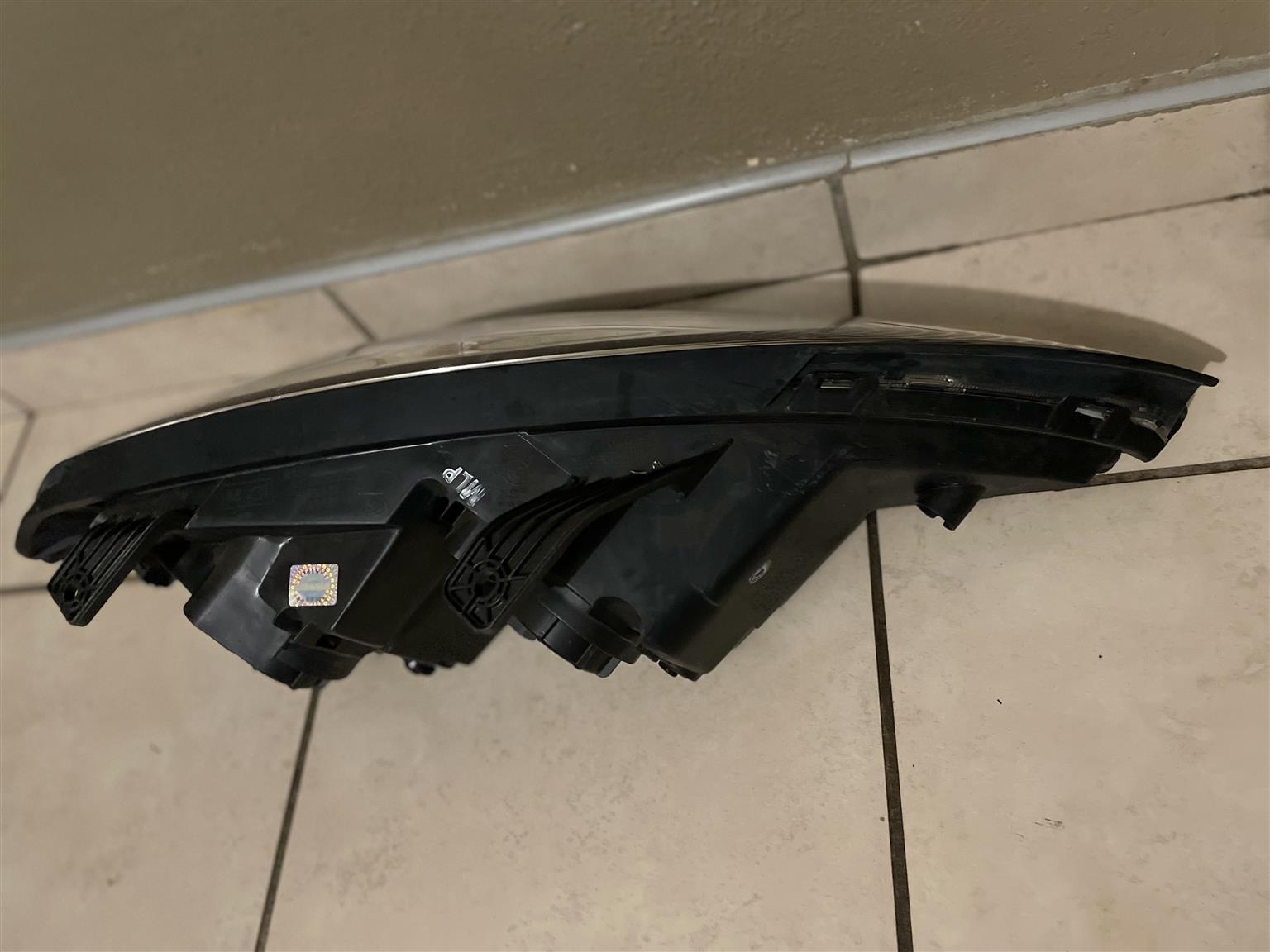 Sangyong Kyron headlight - Private Seller