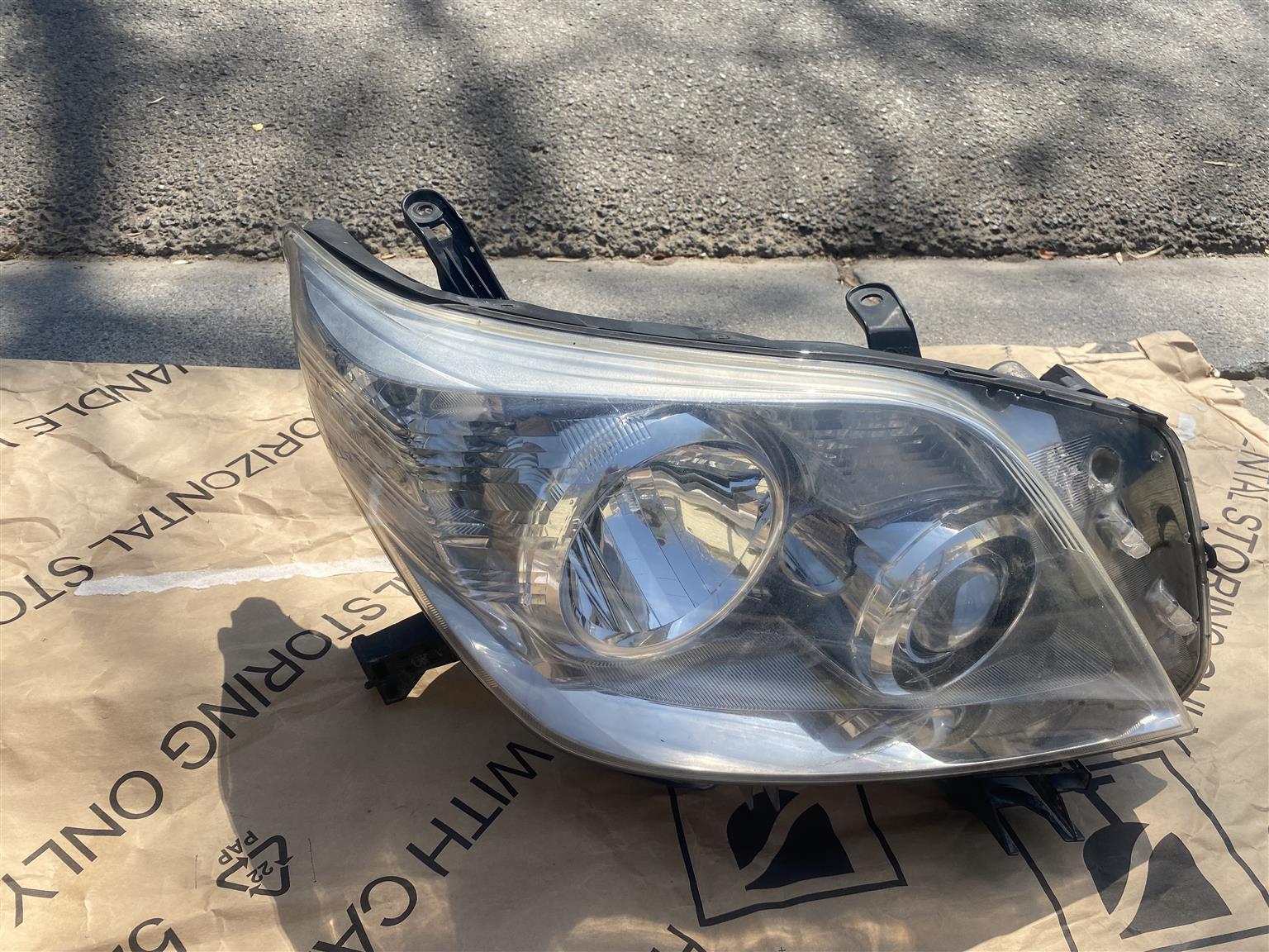2014 TOYOTA LAND CRUISER PRADO HEADLIGHT RIGHT SIDE FOR SALE 2014 TOYOTA LAND CRUISER PRADO HEADLIGHT RIGHT SIDE FOR SALE