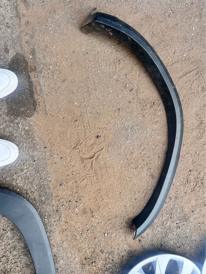 2016 - 2018 Toyota FORTUNER left front wheel arch - Private Seller 2016 - 2018 Toyota FORTUNER left front wheel arch - Private Seller