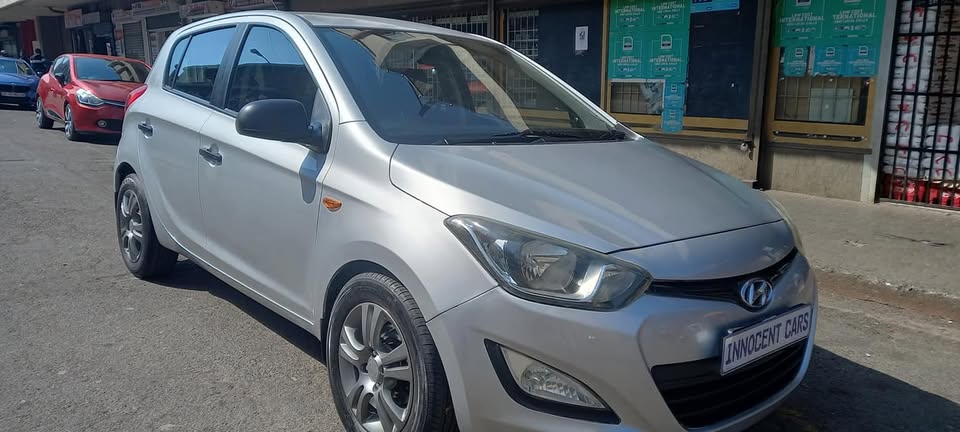 2013 HYUNDAI i20 1.2 MOTION, MANUAL TRANSMISSION, PETROL, SILVER COLOUR,