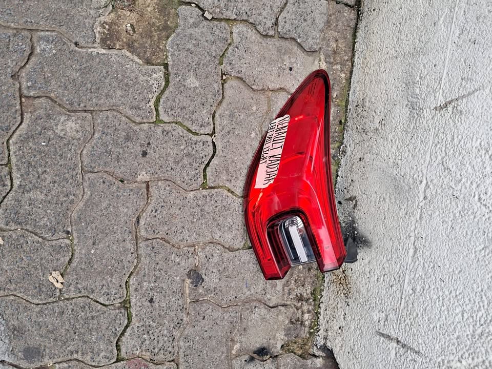 RENAULT KADJAR Headlight  Used Auto Body Spare Parts at Sema Spare Center. - Private Seller