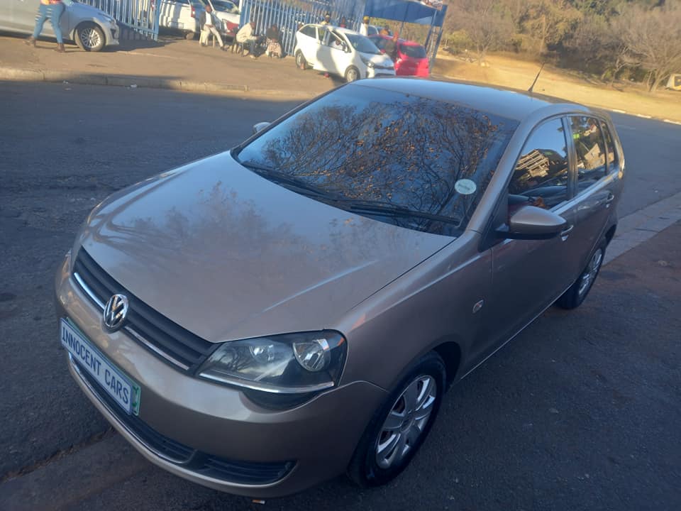 2016 VW POLO VIVO HATCHBACK 1.6 ENGINE PETROL, MANUAL, GOLD COLOR, MILEAGE 79000KMS