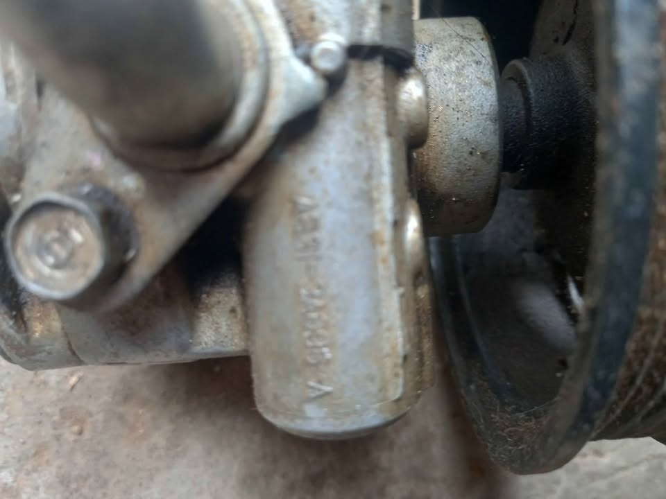 FORD RANGER T6 POWESTEERING PUMP IN GOOD CONDITION