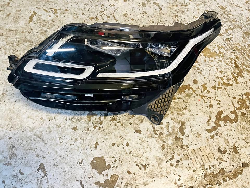 Range Rover Velar L560 headlight Range Rover Velar L560 headlight